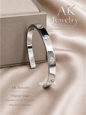 💎LUXURY White Gold Open Style Silver CZ Stones Bracelet, Bangle